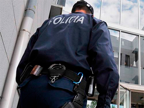 Detido jovem de 18 anos sem carta de condução