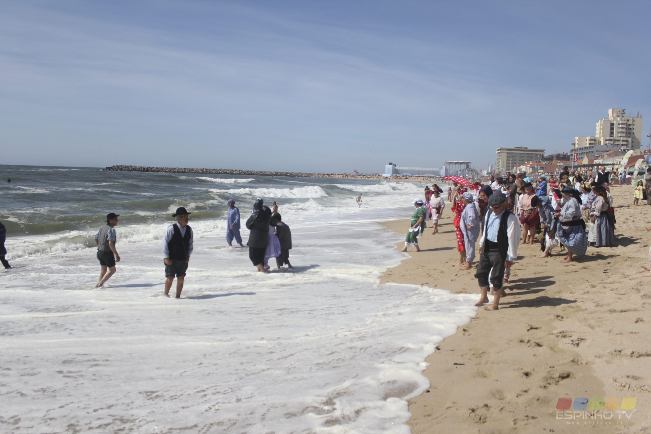 Espinho voltou a banhos na Praia das Sereias