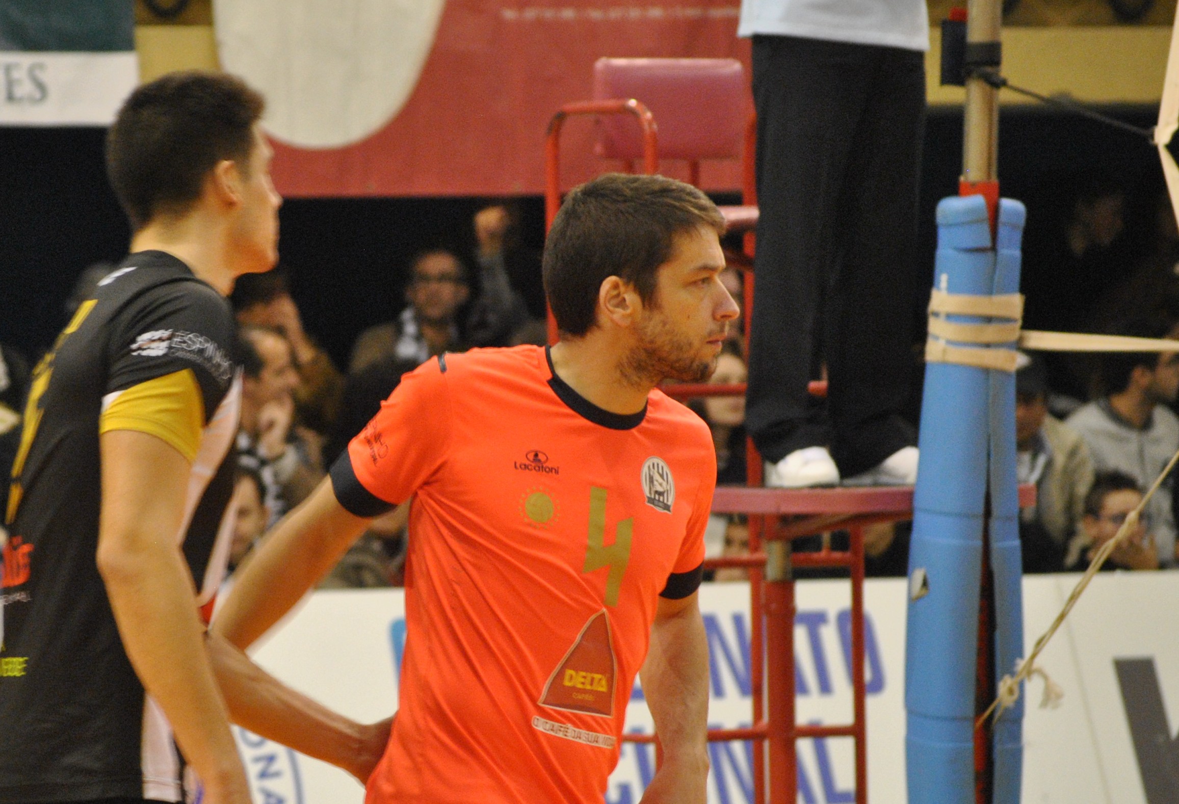 Hugo Ribeiro renova com SCE