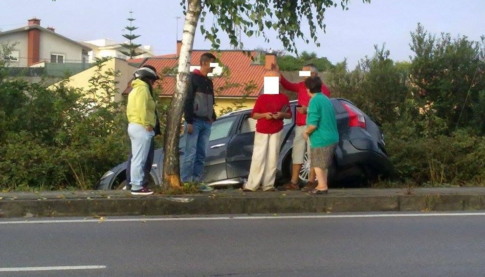 Despiste na EN109 em Paramos