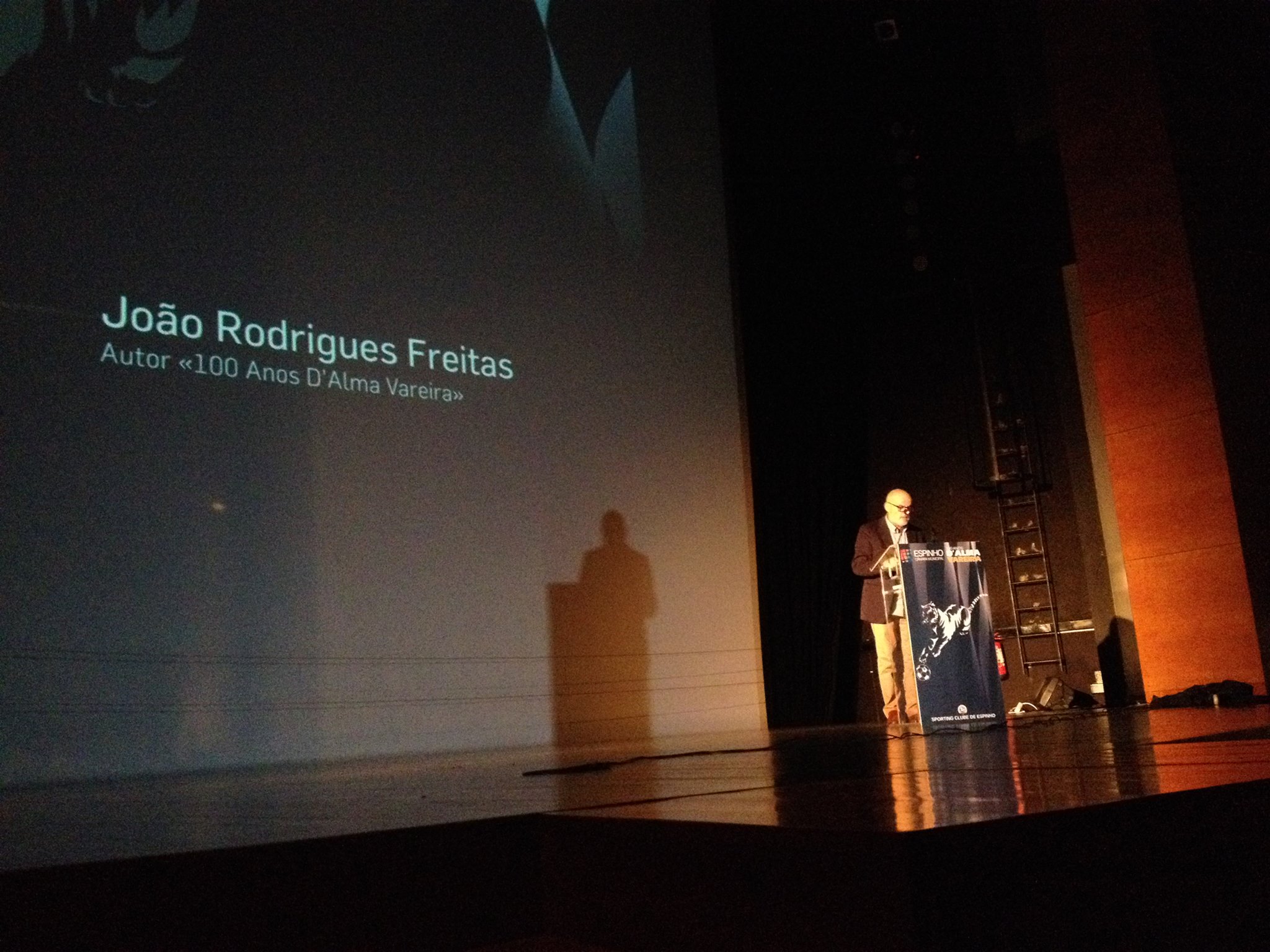 Sessão de lançamento do livro “100 Anos D’Alma Vareira”