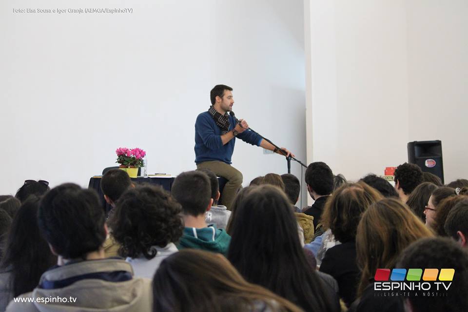 Recital de Poesia na AEMGA com o ator Pedro Lamares