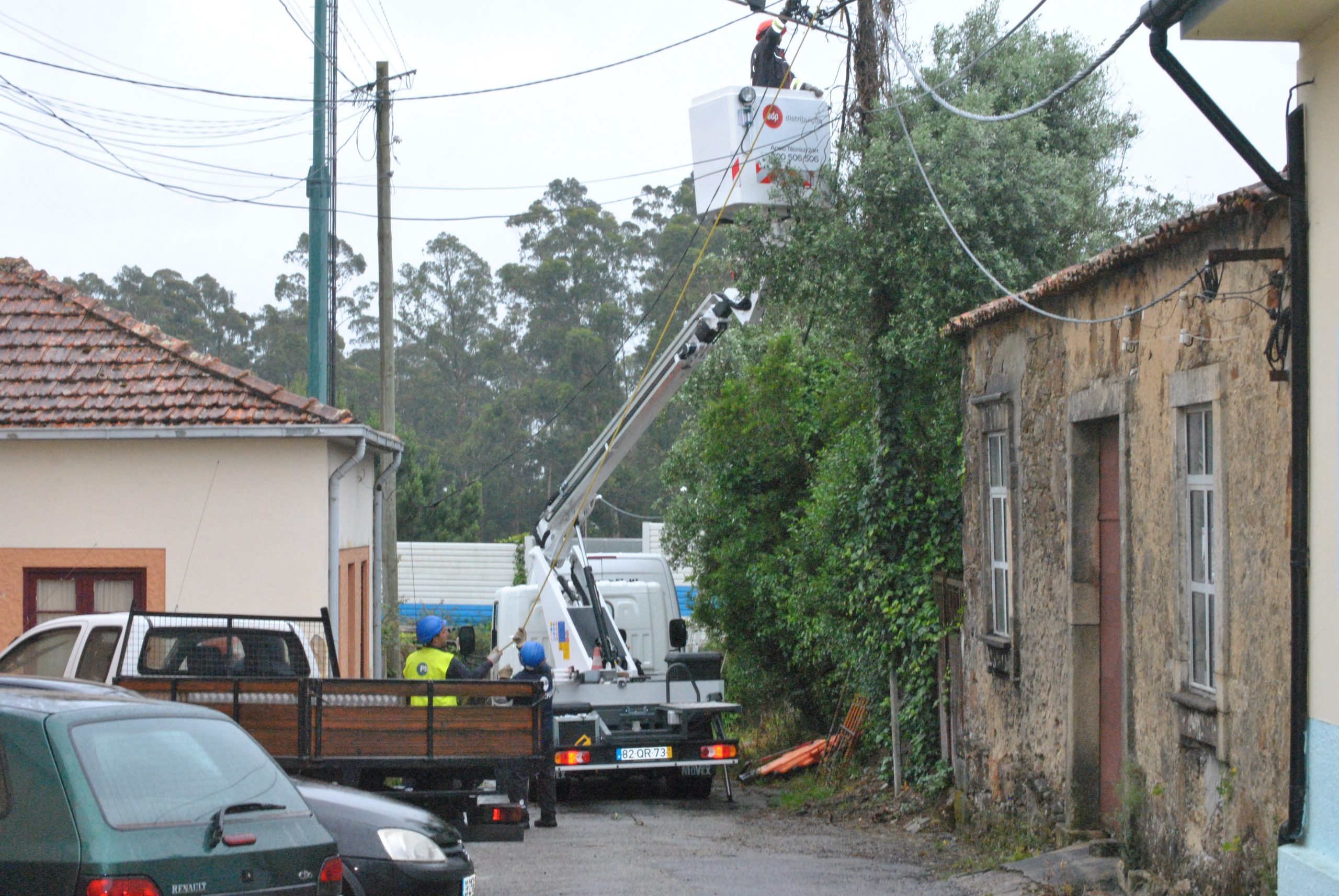 Queda de cabo eléctrico na A29 provoca corte de estrada