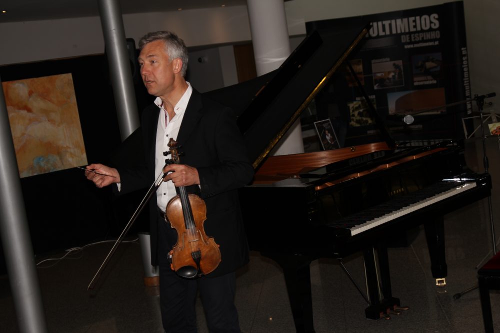 Músico Vladimir Omeltchenko apresentou o seu CD no Centro Multimeios