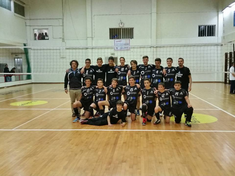 Voleibol AAE: Iniciados terminam Final 8 com o 4º lugar