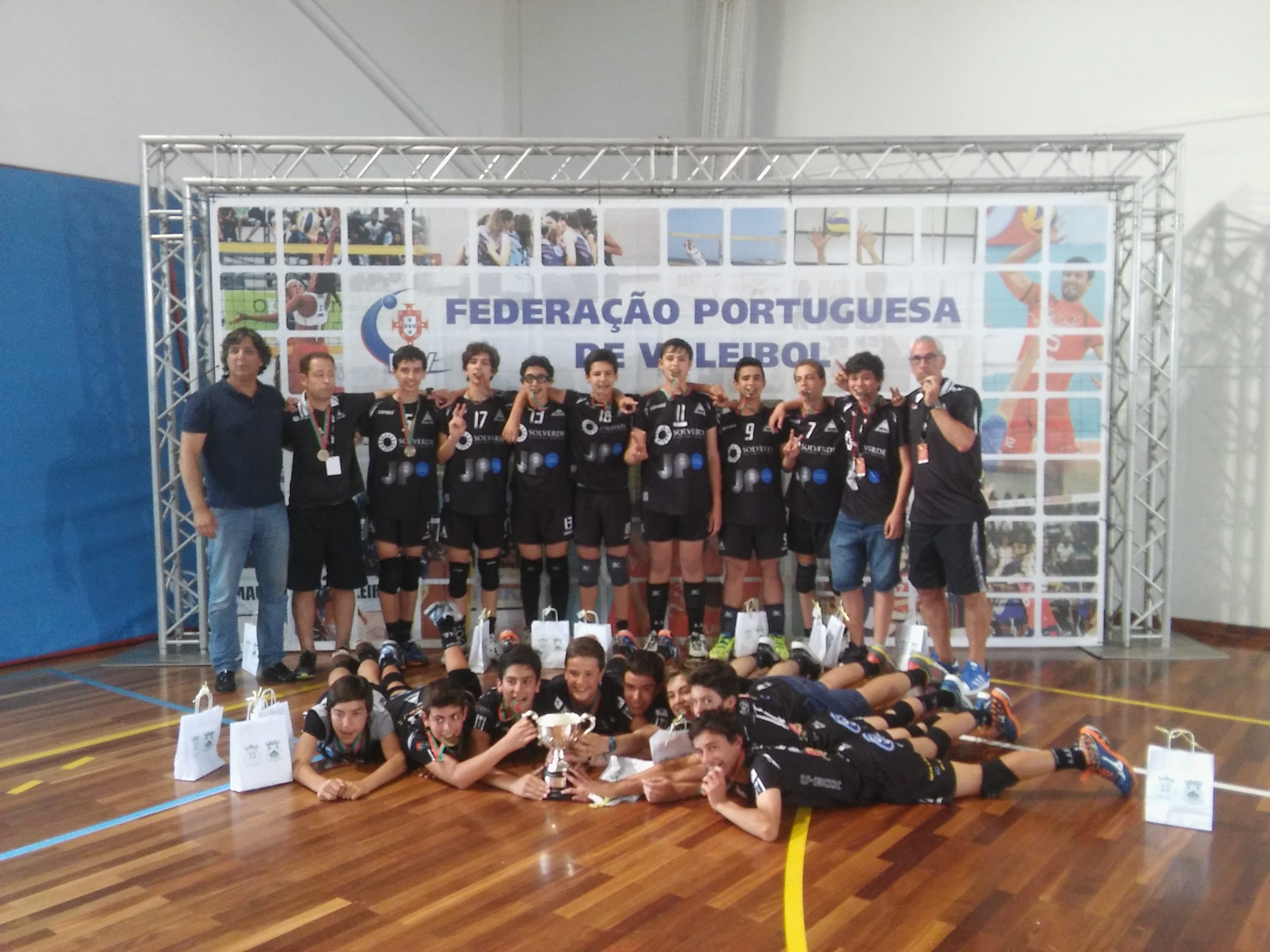 Voleibol AAE: Infantis sagram-se Campeões Nacionais