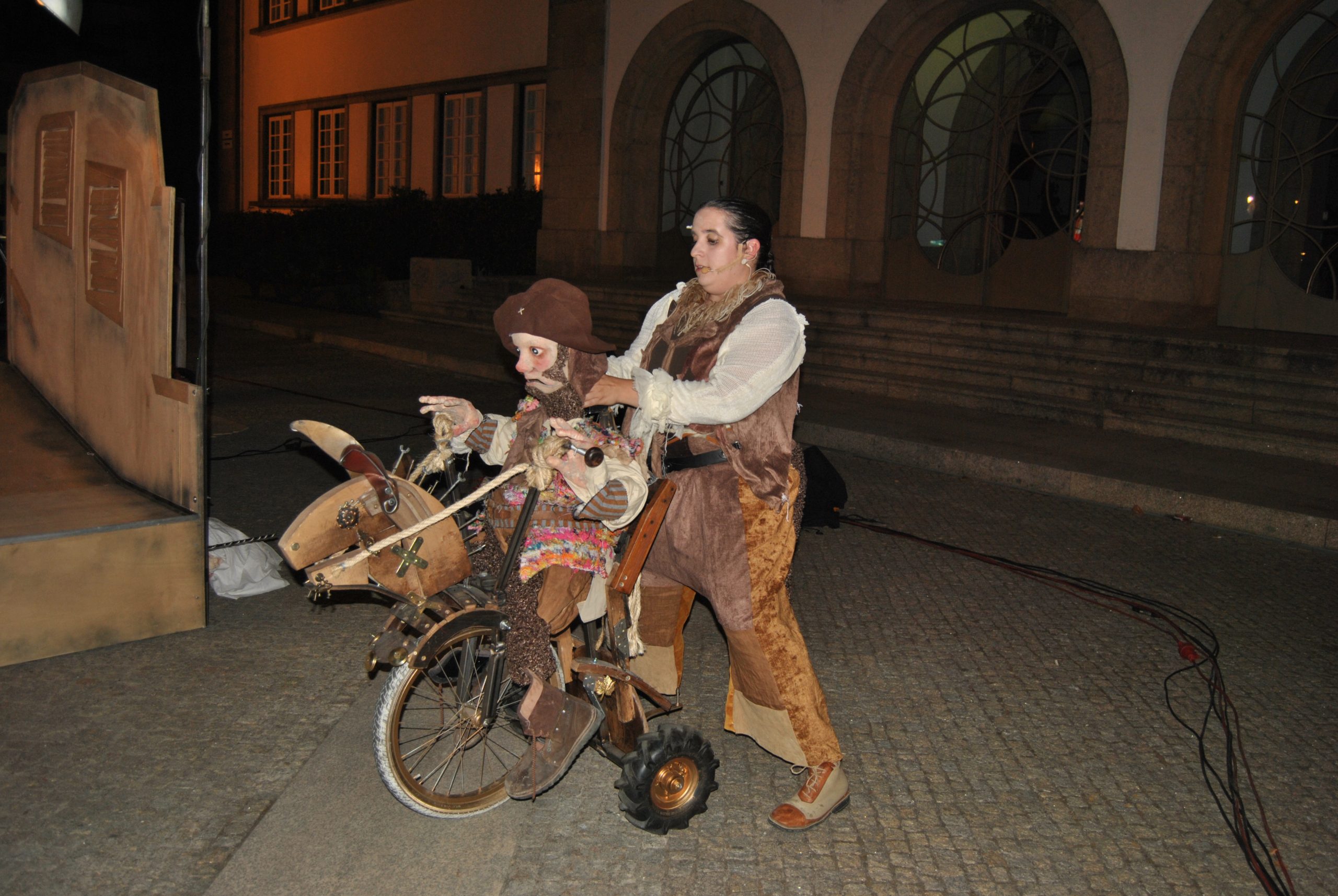 Festival Oito24: Teatro e Marionetas de Mandrágora na rua