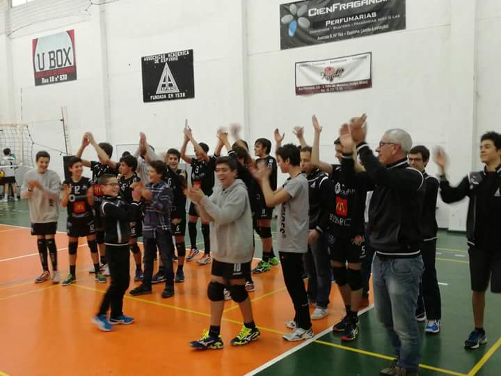 Voleibol: Iniciados da Académica Tricampeões Regionais