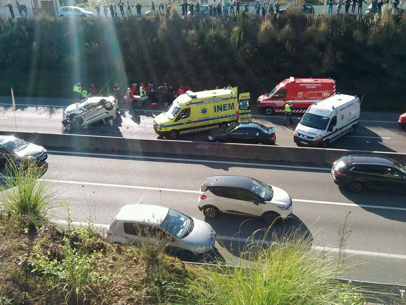 Choque entre duas viaturas na A29 – Anta