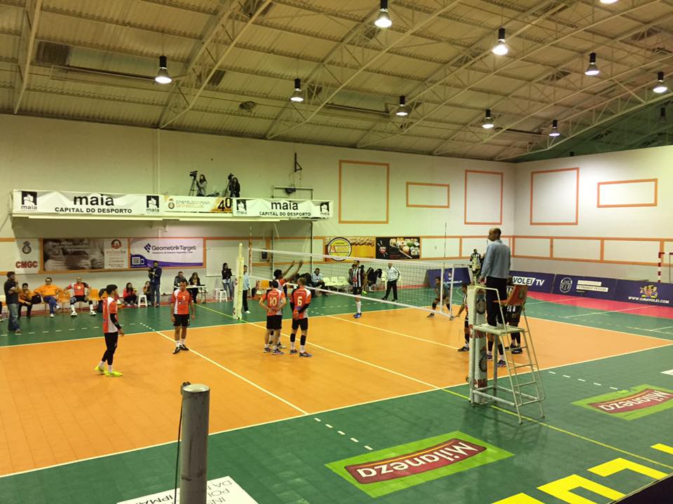 Voleibol: SC Espinho em vantagem