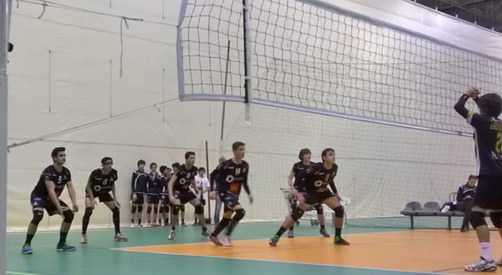 Voleibol Formação: Iniciados Academistas iniciam nacional com vitória no derby