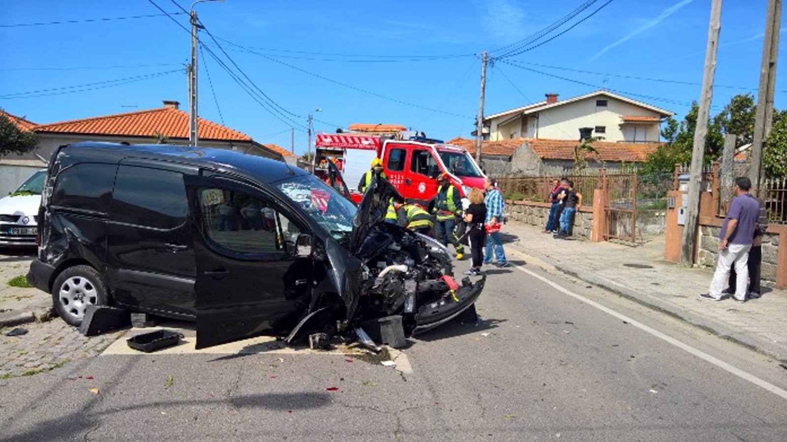Mulher encarcerada em acidente