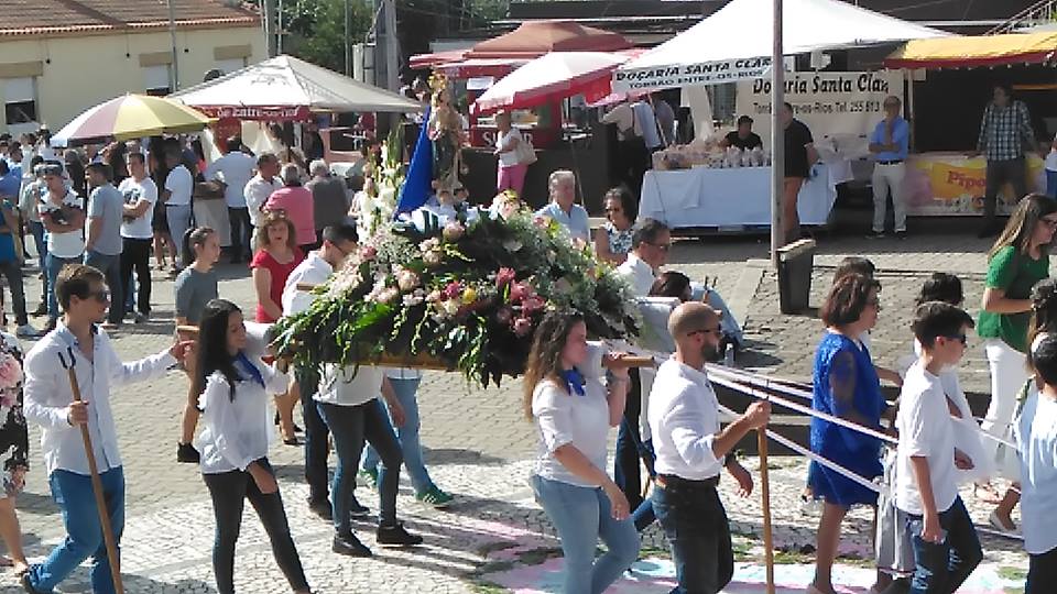 Tapetes e Procissão foram embelezaram a Festa dos Altos Céus