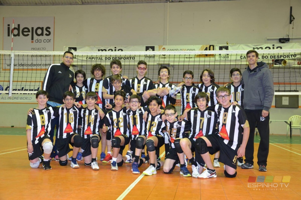 Voleibol SCE: Minis B masculinos na Final do Regional e medalha de Bronze para os Juniores na Final8
