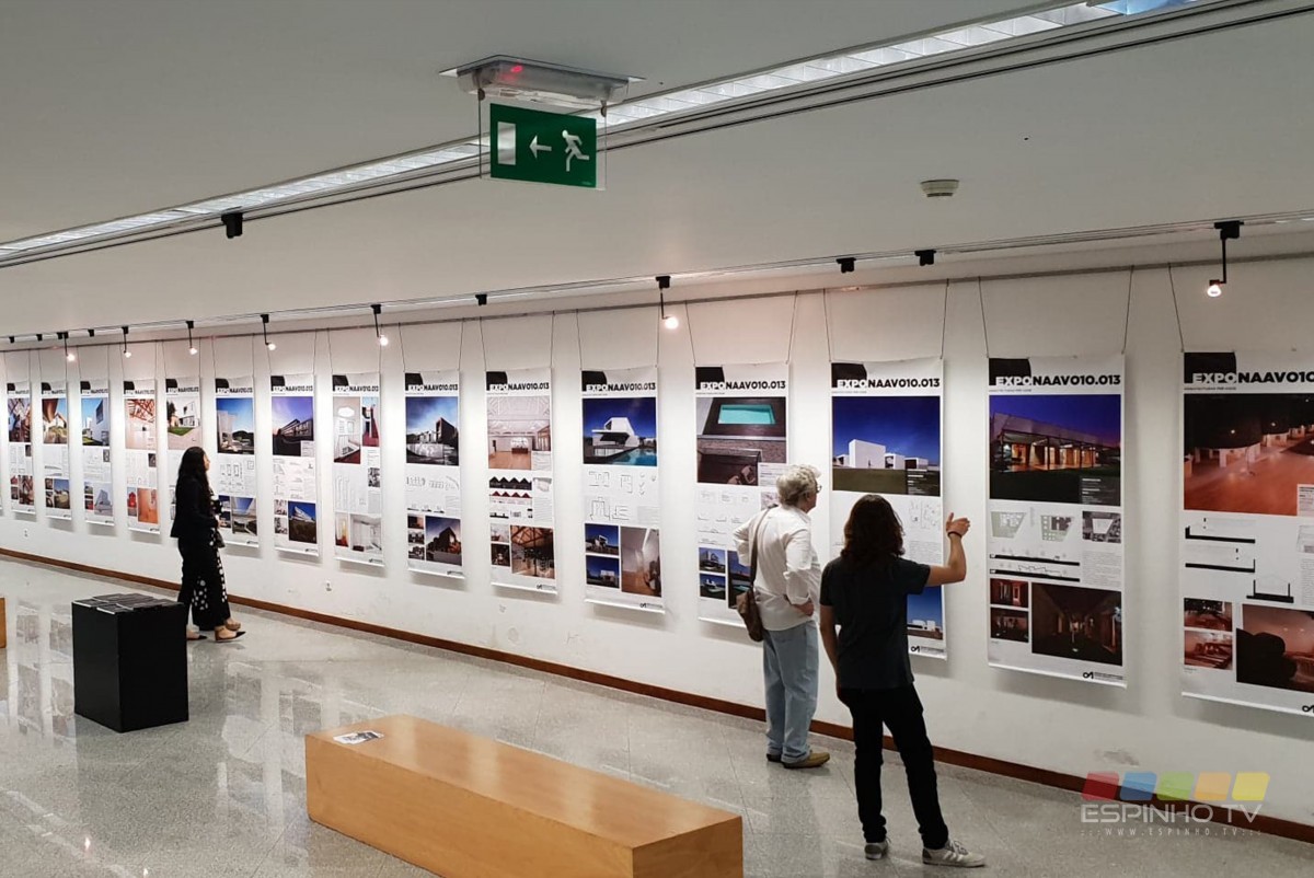 Inaugurada exposição “Arquitecturas Pré e Pós Crise” no Centro Multimeios