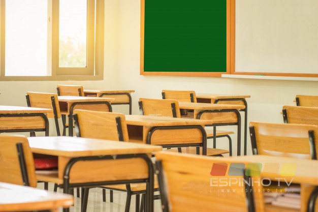 Município de Espinho faz doação de mobiliário escolar à Guiné-Bissau
