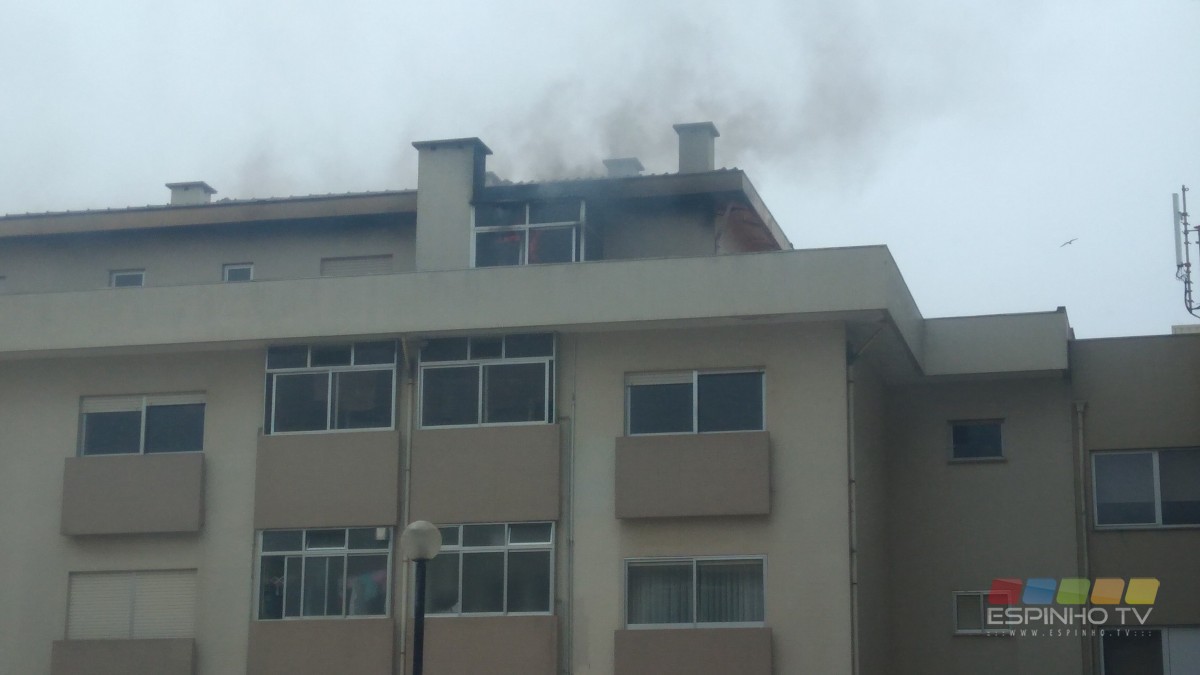 Incêndio num apartamento em Espinho