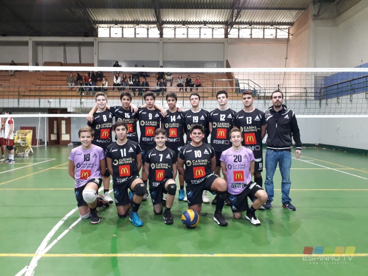 Voleibol Formação: Fim de semana de negras na AAE