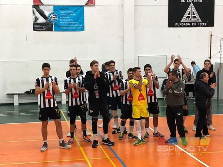 Voleibol SCE: Juniores masculinos lidera a tabela