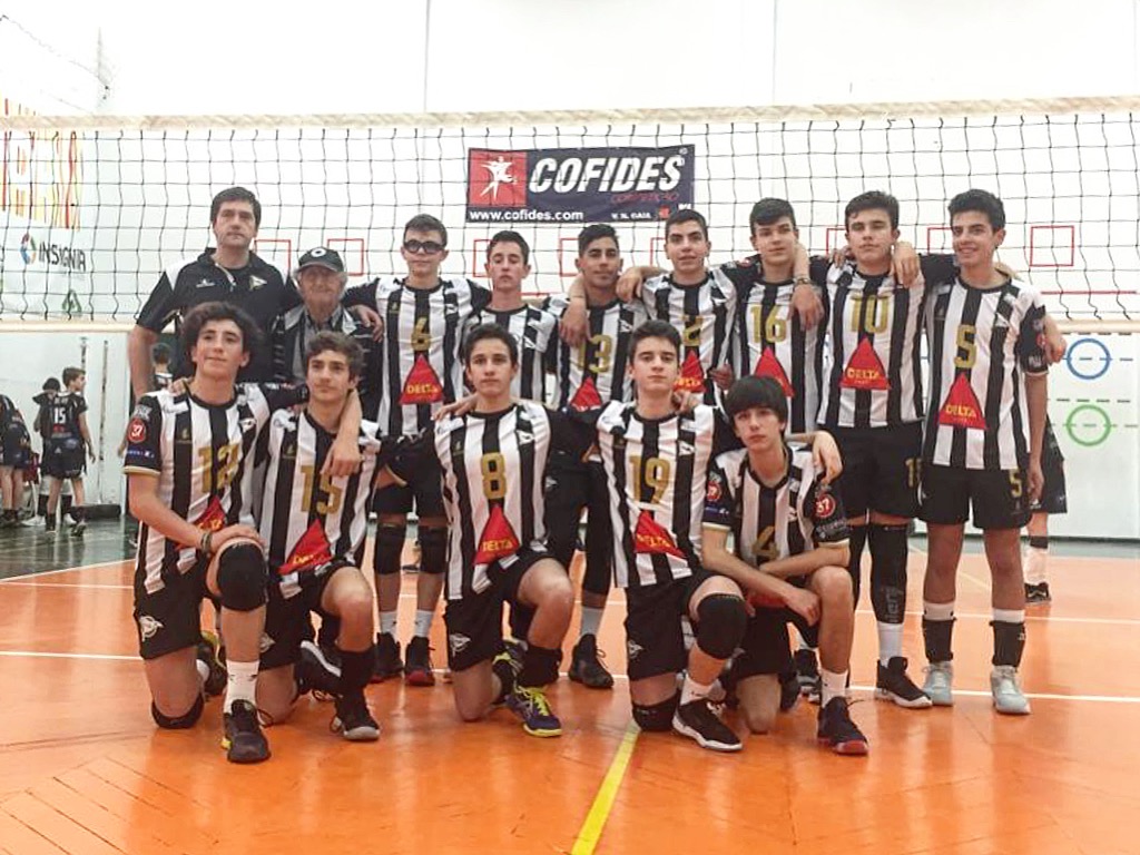 Voleibol SCE: Iniciados masculinos destacam-se em fim de semana mais preto do que branco