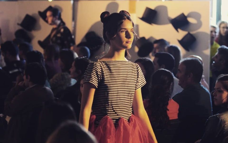 Passagem de modelos na AEMGA ao estilo Mickey Mania