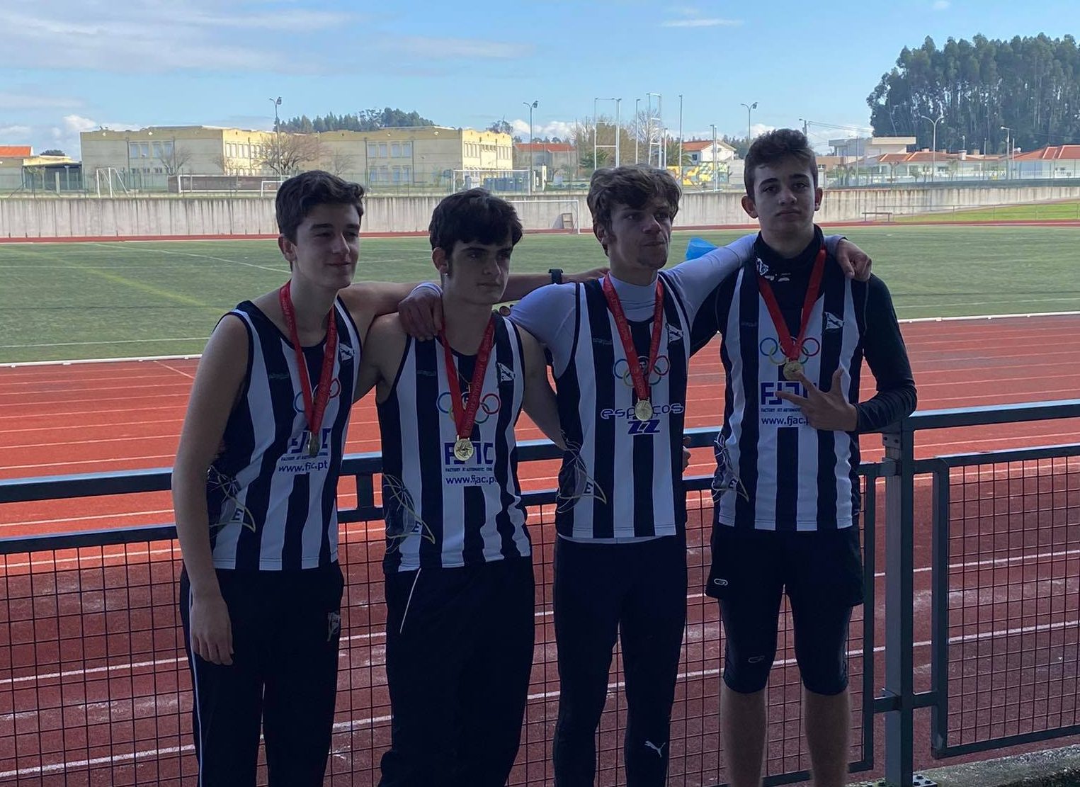 Atletismo: Juvenis do SC Espinho campeões distritais da estafeta 4x300m