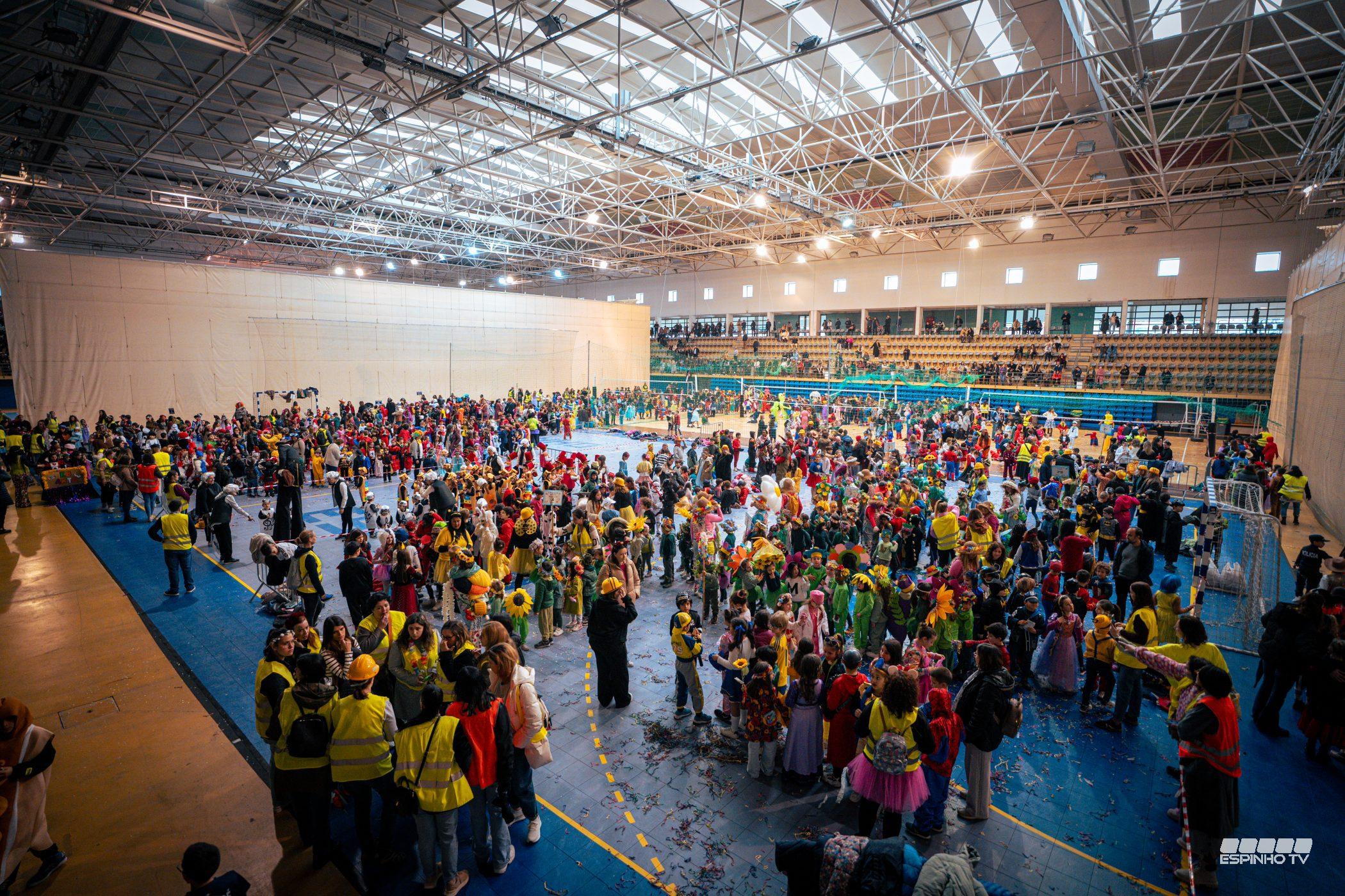 Carnaval Escolar encheu a Nave Polivalente de cor e alegria!