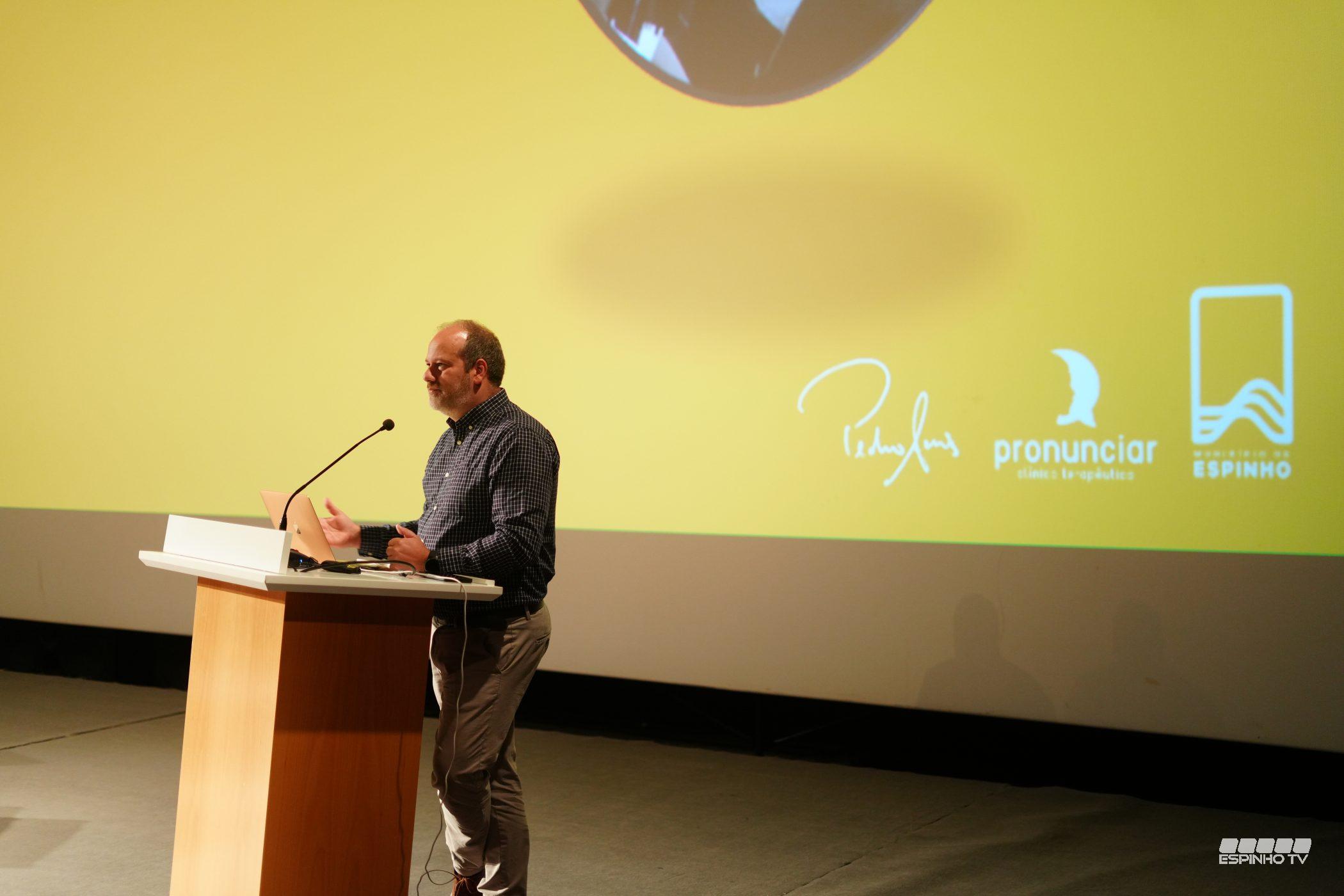 Conferência “Saúde Mental na Infância e Adolescência” enche auditório do Centro Multimeios