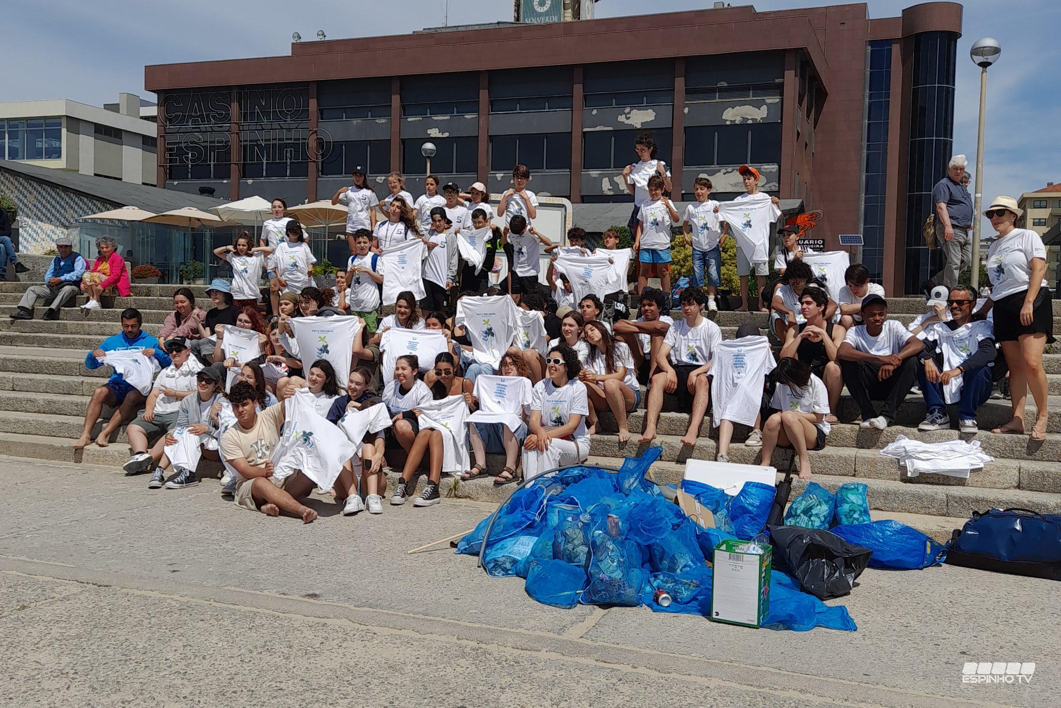 Praia da Baía acolheu ação de monitorização de resíduos com 72 alunos participantes